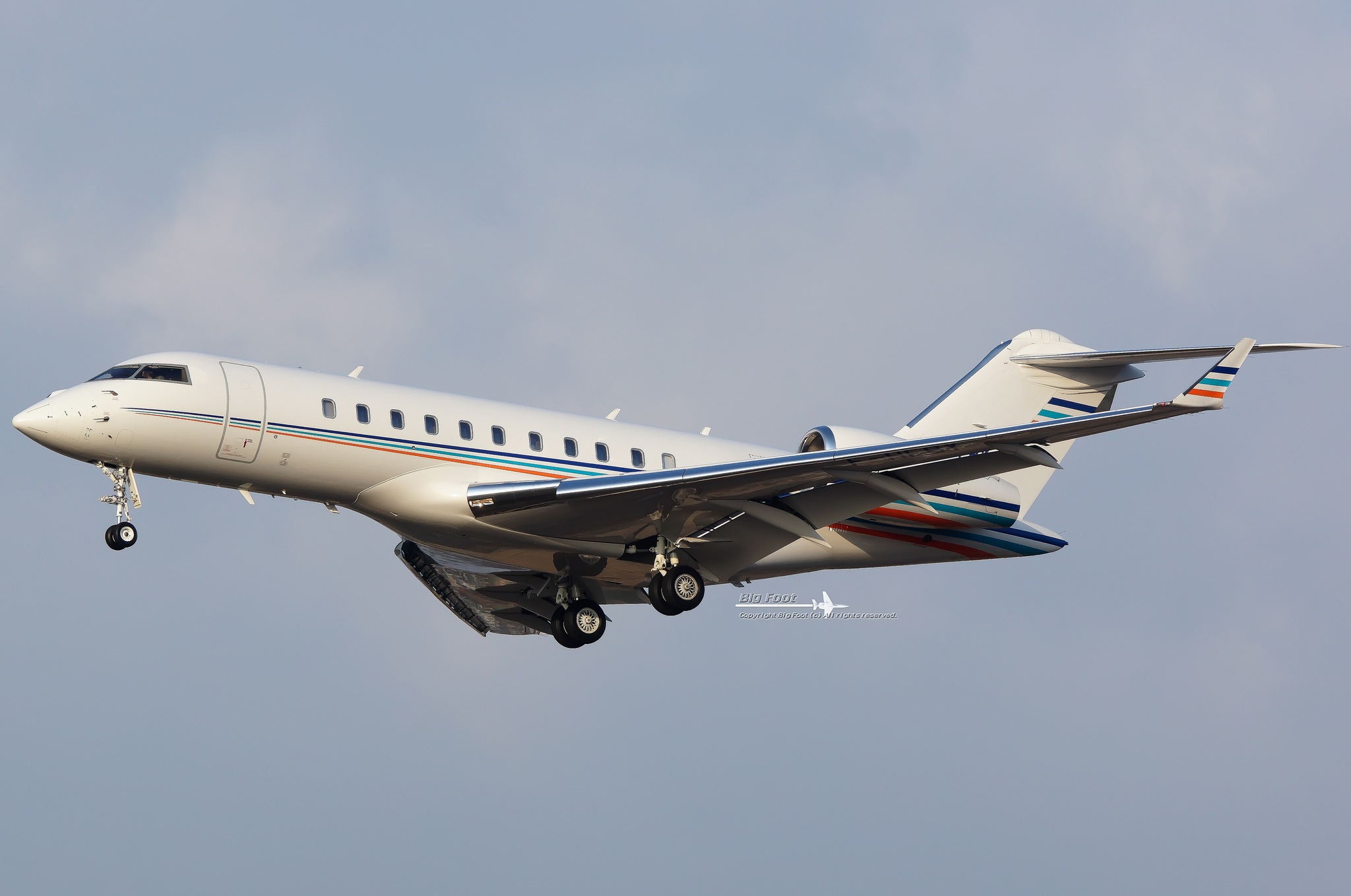Untitled (Bouygues) Bombardier BD-700-1A11 Global 5000 F-HFBY par DAIHYUN JI sous (CC BY-ND 2.0) https://www.flickr.com/photos/96445405@N05/10245445833/ https://creativecommons.org/licenses/by-nd/2.0/