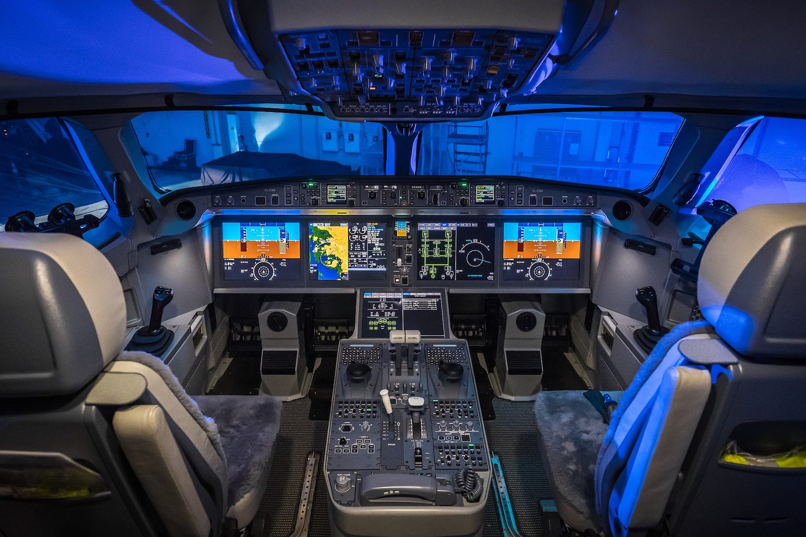 bombardier_cs300_karlis_dambrans_cockpit