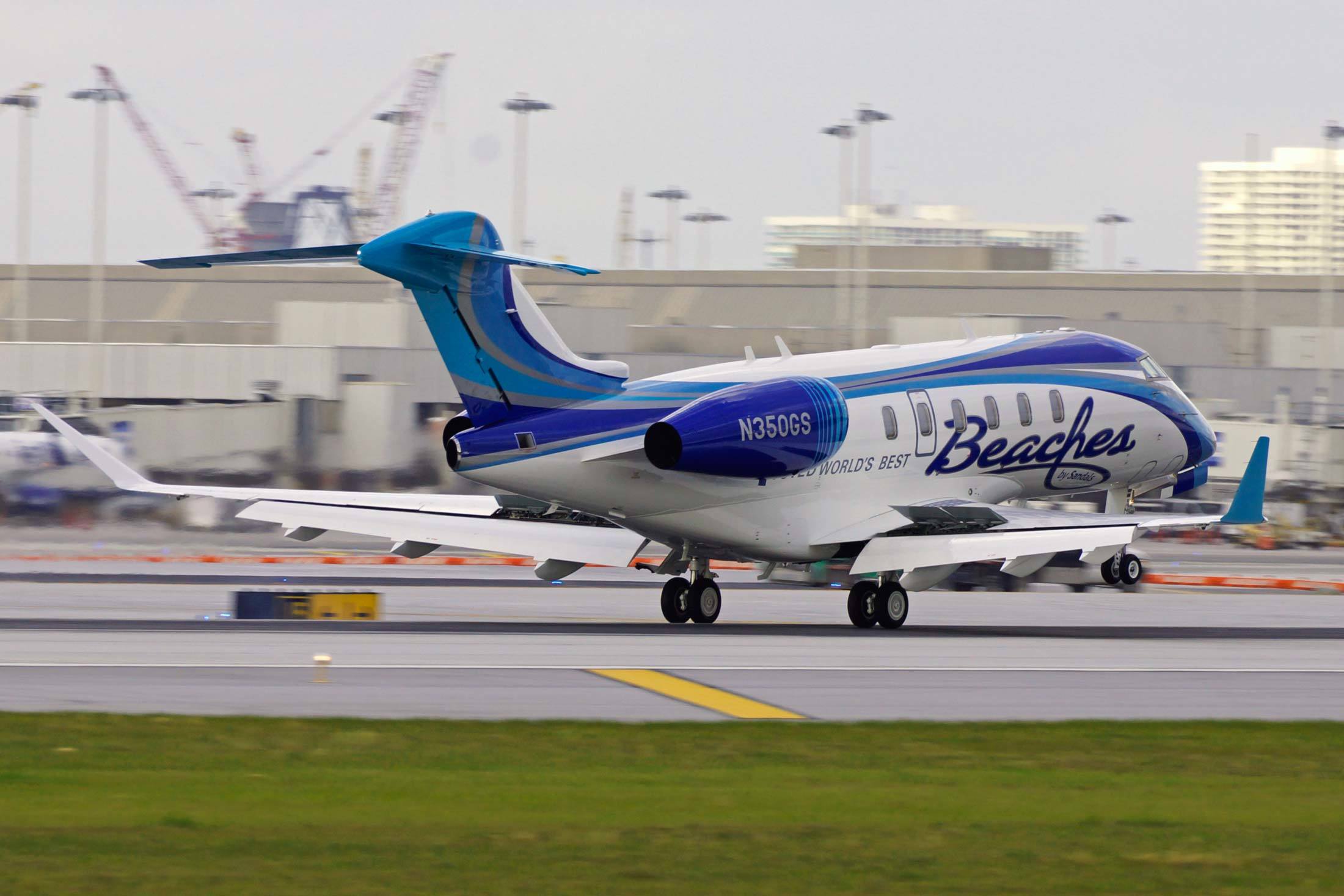 Bombardier_Challenger_350_touching_down_at_Miami_International_Airport