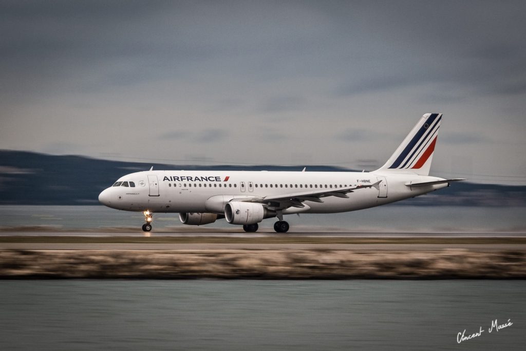 Airbus A320 à Marseille par ©Vincent Massé - Tous droits réservés