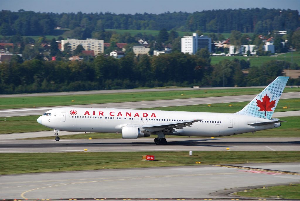 Air Canada Boeing 767-300; C-FMWP@ZRH;10.09.2009/555bw par Aero Icarus sous (CC BY-SA 2.0) - https://www.flickr.com/photos/aero_icarus/4330353712/ / https://creativecommons.org/licenses/by-sa/2.0/