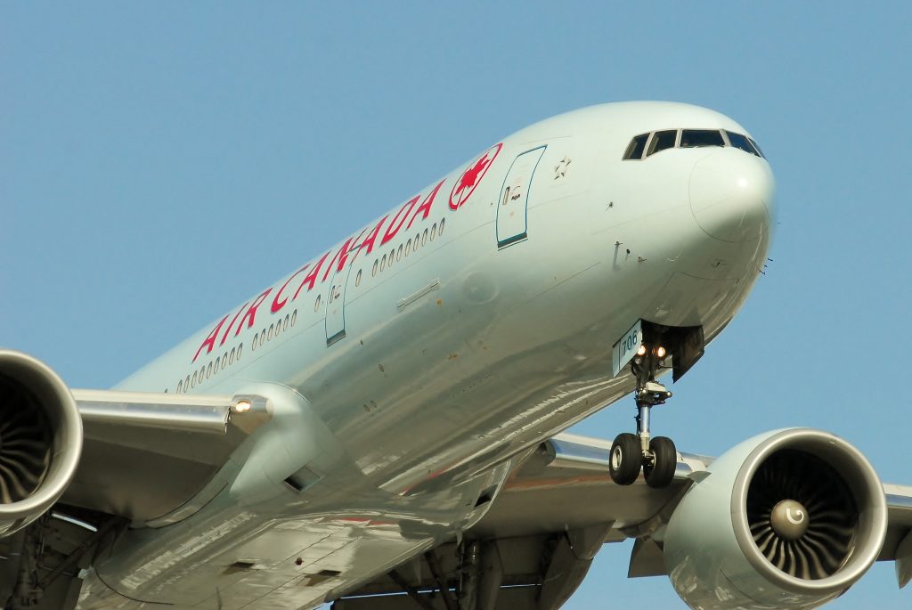 Air Canada Boeing 777-233/LR | C-FNNH / 706 par Lord of the Wings© sous (CC BY-SA 2.0) https://www.flickr.com/photos/aseemsjohri/8603696641/ https://creativecommons.org/licenses/by-sa/2.0/