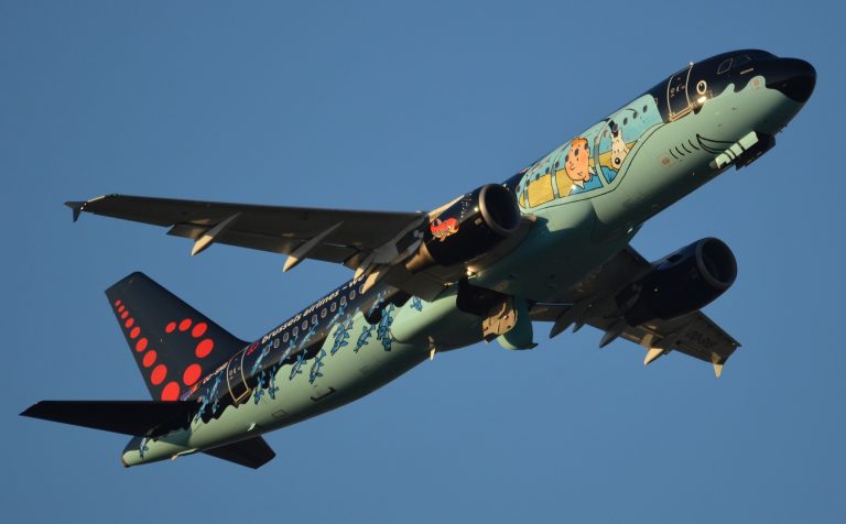 320 BRUSSELS AIRLINES OO-SNB 1493 DECO SPE TINTIN 16 03 15 TLS par L'AMI DU TARMAC sous (CC BY-SA 2.0) https://www.flickr.com/photos/129731853@N07/16628515627/ https://creativecommons.org/licenses/by-sa/2.0/