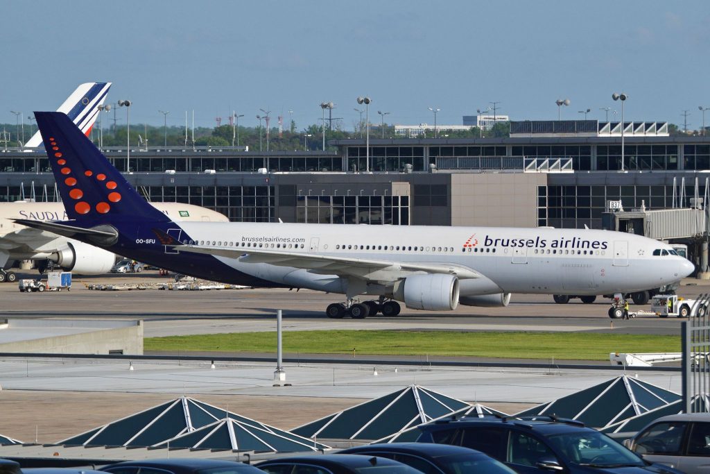 Airbus A330-223 ‘OO-SFU’ Brussels Airlines par Alan Wilson sous (CC BY-SA 2.0) https://www.flickr.com/photos/ajw1970/18623110118/ https://creativecommons.org/licenses/by-sa/2.0/