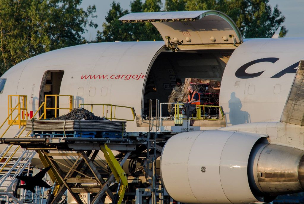 C-GKLY Cargojet Boeing 767-223 par Heads Up Aviation sous (CC BY-NC-ND 2.0) https://www.flickr.com/photos/willc33/20807806516/ https://creativecommons.org/licenses/by-nc-nd/2.0/