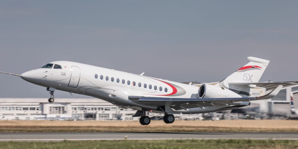 Touché de roues piste 23 pour le Falcon 5X de retour de son 1er vol
