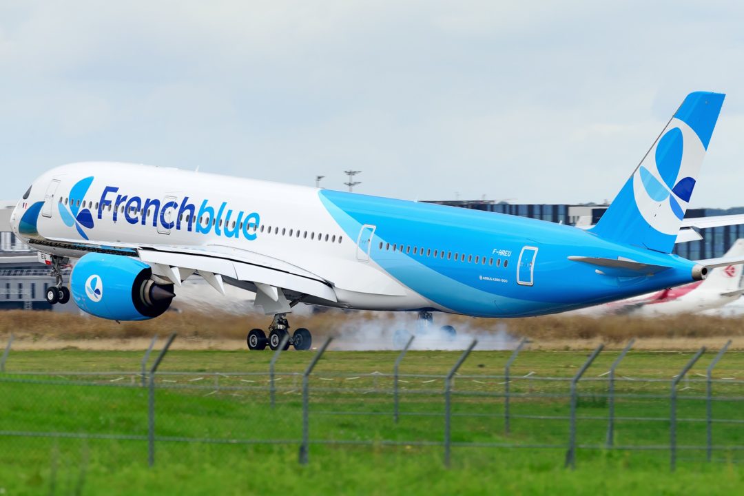 A350-941 French Blue F-HREU en entrainement atterrit à Orly le 21 août 2017