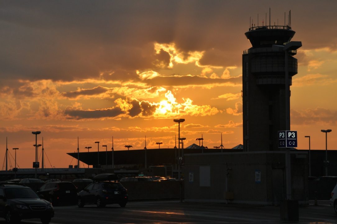 tour de contrôle Aéroport international Pierre-Elliott-Trudeau de Montréal
