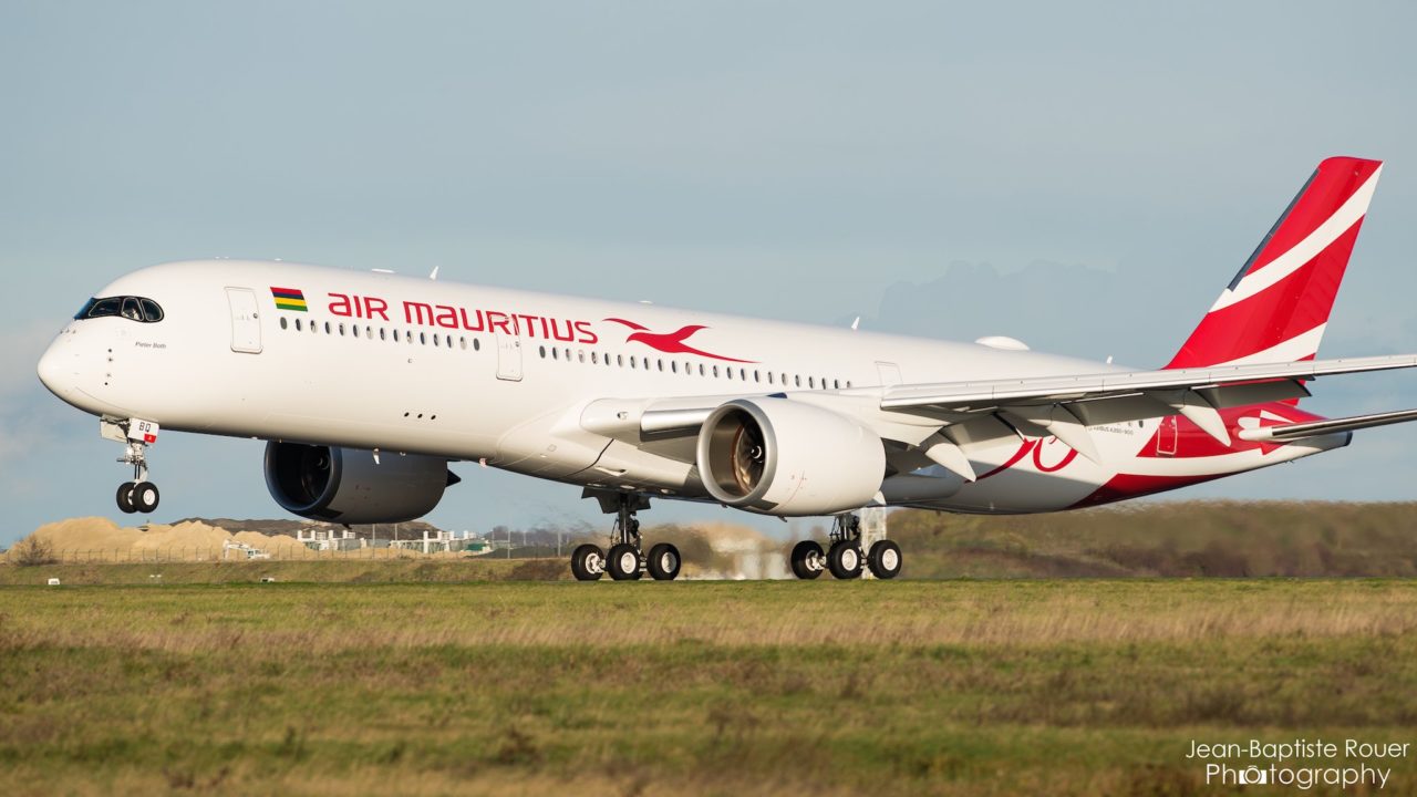 Airbus A350 Air Mauritius pris le 25/11/2017 à CDG (c) Jean-Baptiste Rouer - reproduction interdite