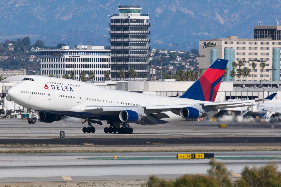 Delta Airlines Boeing 747-400 N675NW