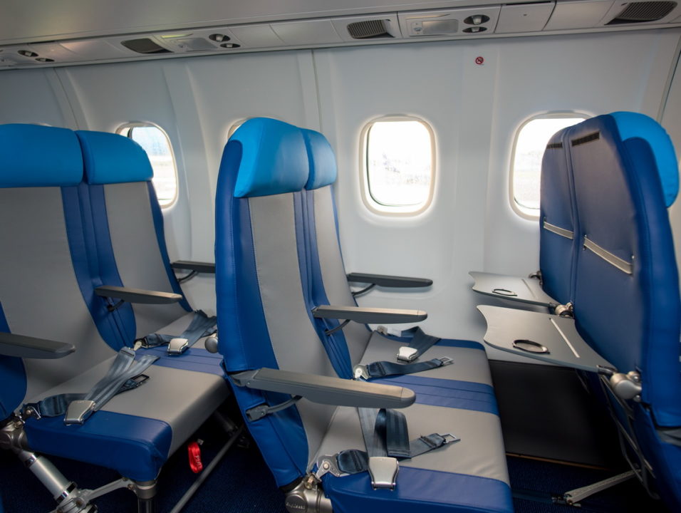 intérieur de la cabine avec sièges en cuir du F-OSIV ATR 72-600 Air Caraïbes