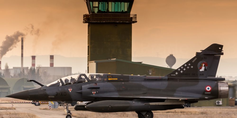 L’Escadron de transformation Mirage 2000D Argonne 4/3 base a Nancy- Ochey arborant , 9 étoiles sur la dérive en mémoire aux disparus a Alabcete en 2015 - photo sur la Base Aerienne 115 d'Orange