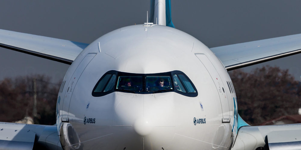 Le dernier née de Airbus le A330neo et aussi mon avion préféré. C'est une très belle machine tellement belle en face a face