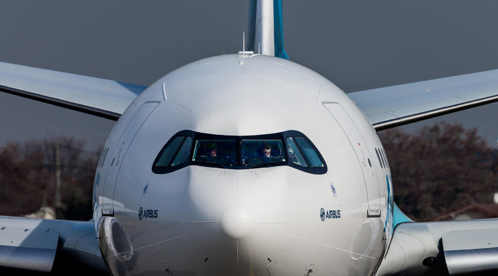 Le dernier née de Airbus le A330neo et aussi mon avion préféré. C'est une très belle machine tellement belle en face a face