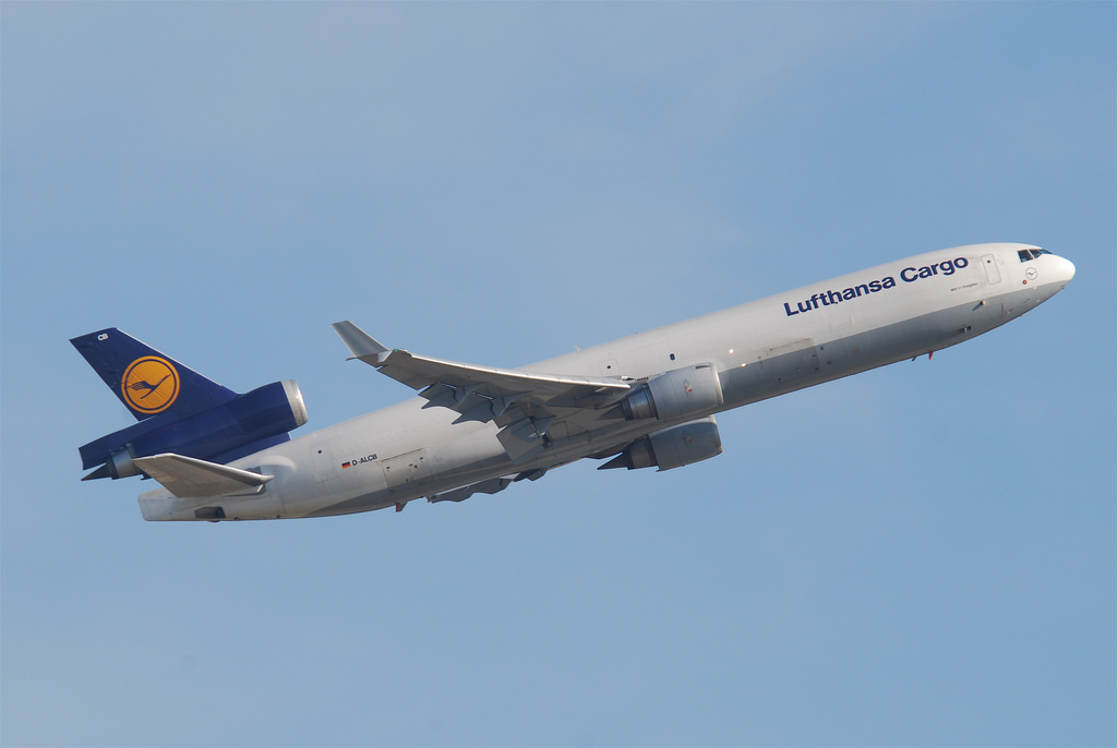 Envol d'un MD-11 Lufthansa cargo