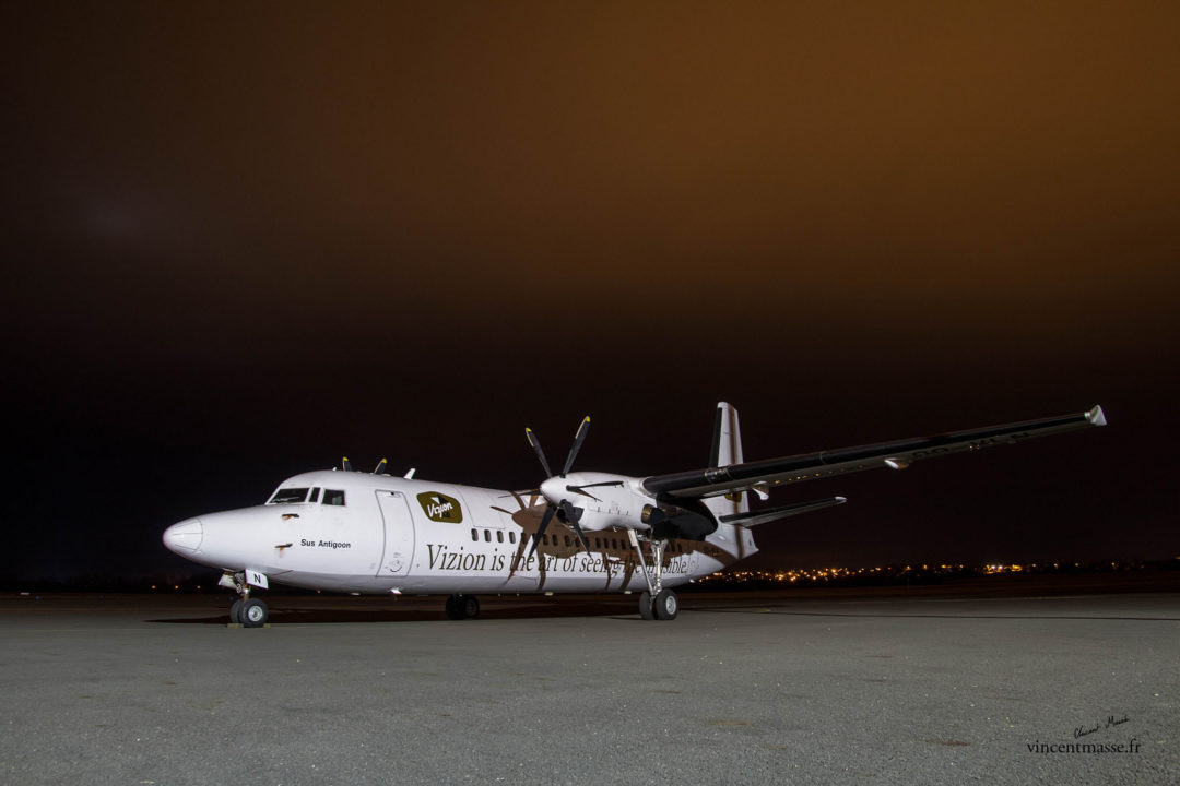 Le fokker 50 de la compagnie Vizion Air OO-VLN en escale nocture à Nevers
