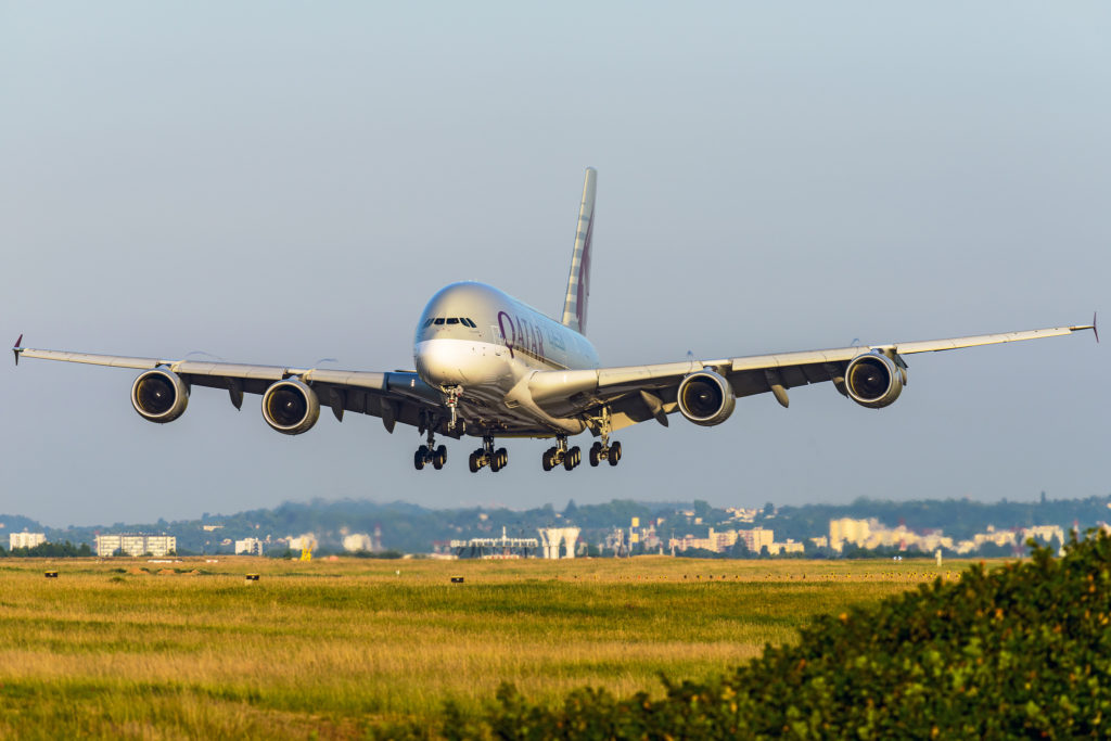 Airbus A380 Qatar en approche finale à Paris CDG