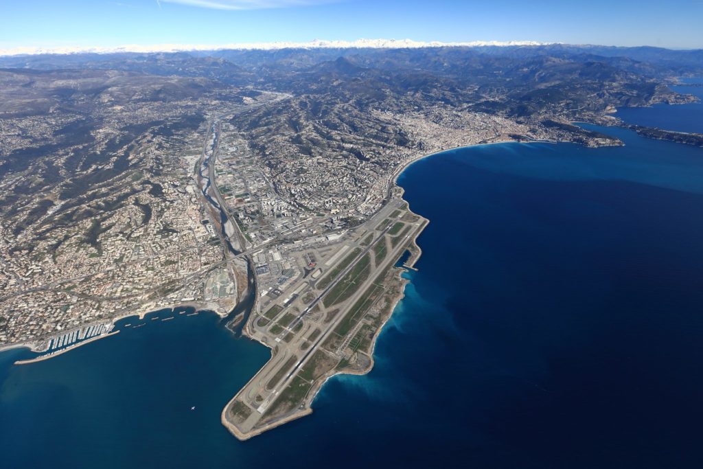 Vue aérienne de l'aéroport Nice Côte d’Azur