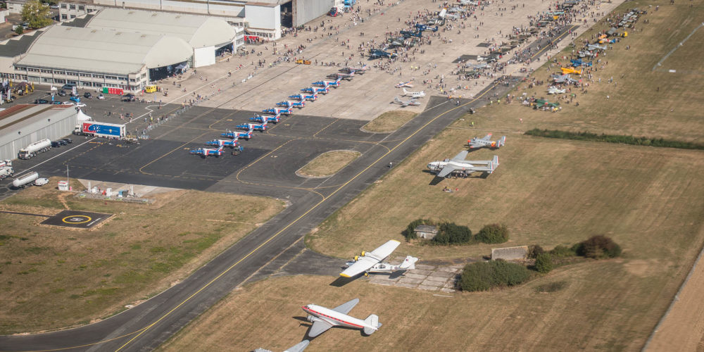 Parking de l’aéroport de Melun Villaroche vu du ciel