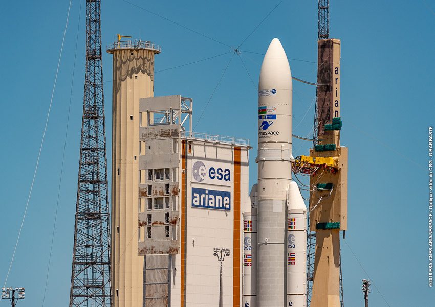 Ariane 5 sur le pas de tir à Kourou pour son 100e lancement