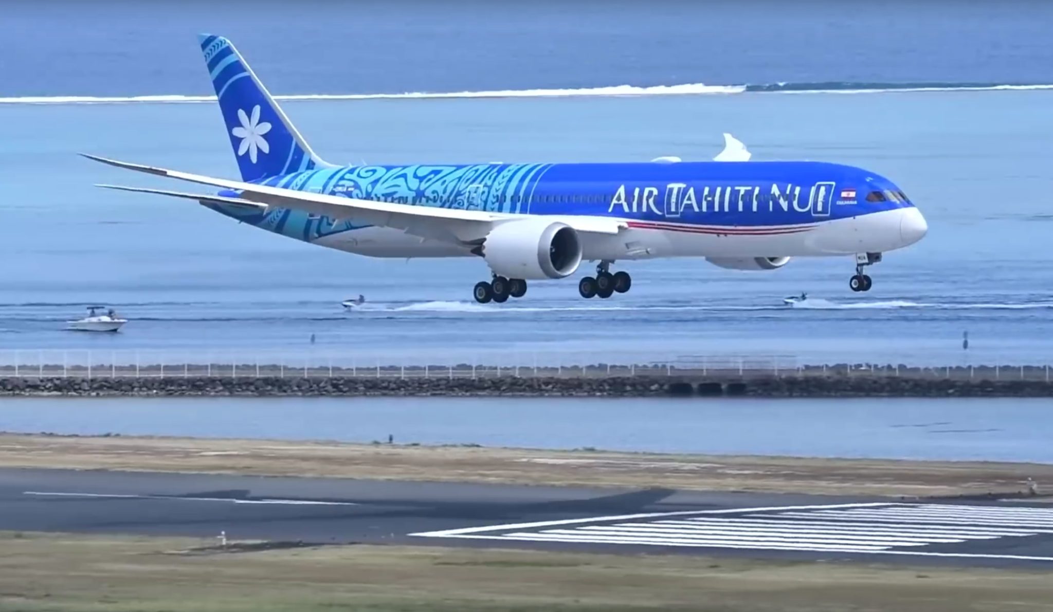 VIDEO] Le 1er Boeing 787-9 Air Tahiti Nui se pose à Tahiti | AAF ...