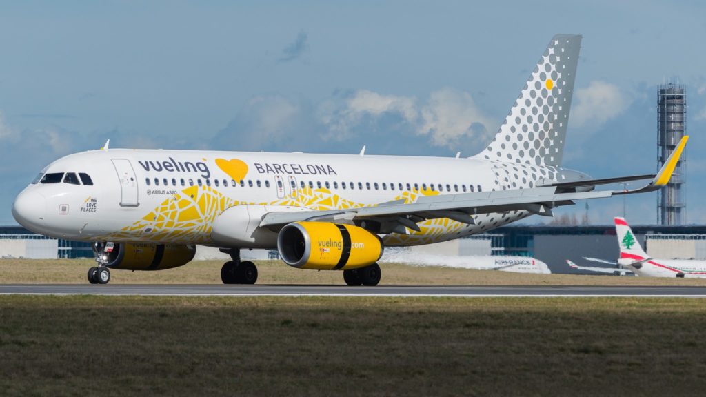 Airbus A320-232 Vueling "Loves Barcelona Livery" EC-MNZ