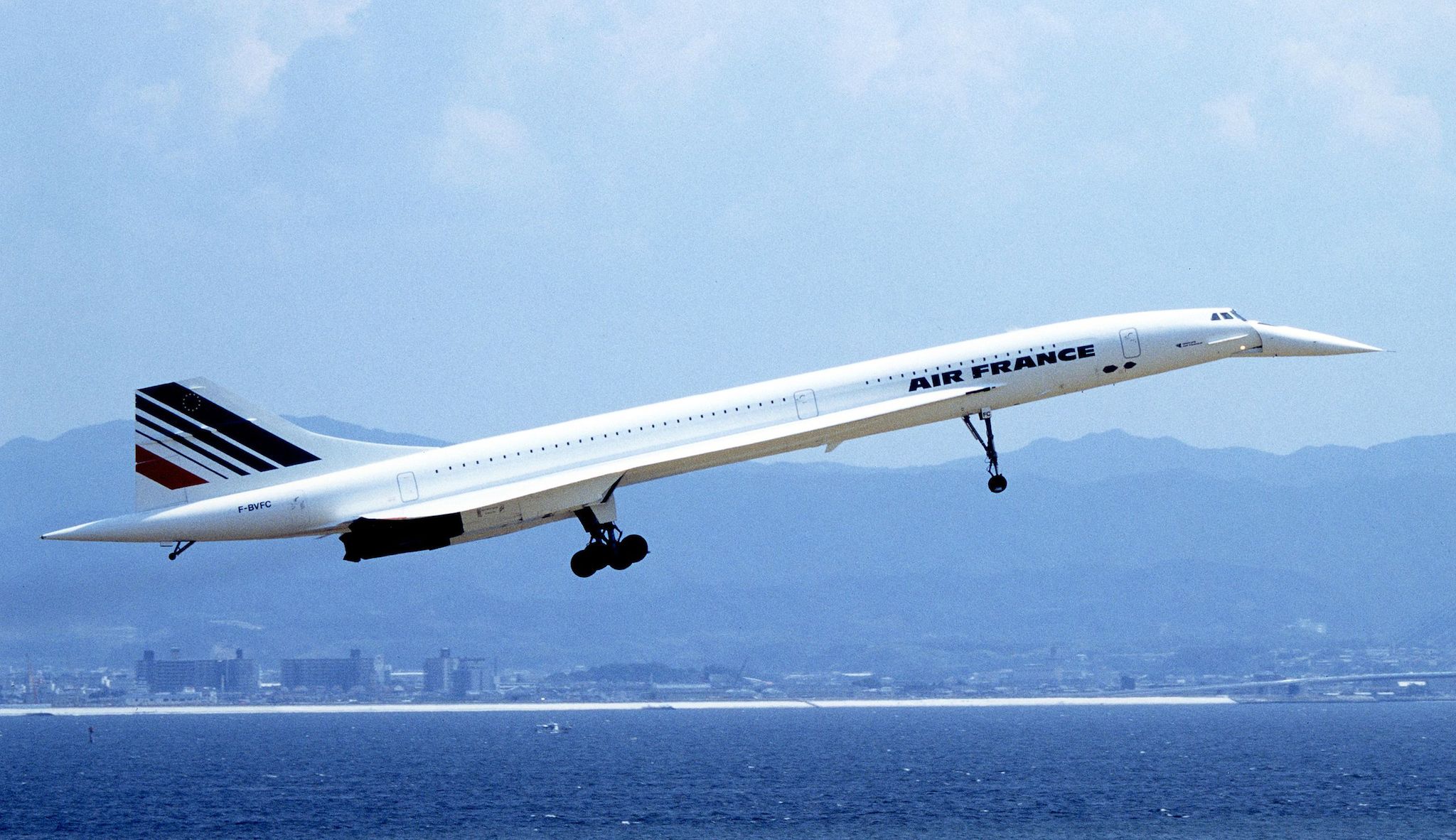 Concorde d'Air France au décollage de l'aéroport international du Kansai, en 1994