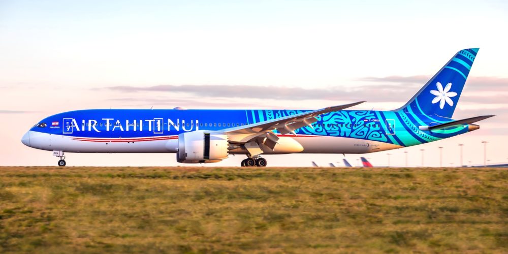 Boeing 787 Air Tahiti Nui F-OMUA 1er posé à CDG