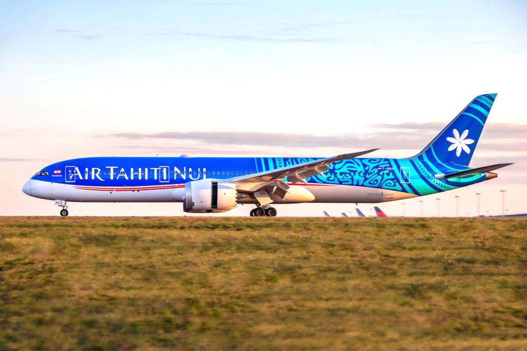 Boeing 787 Air Tahiti Nui F-OMUA 1er posé à CDG