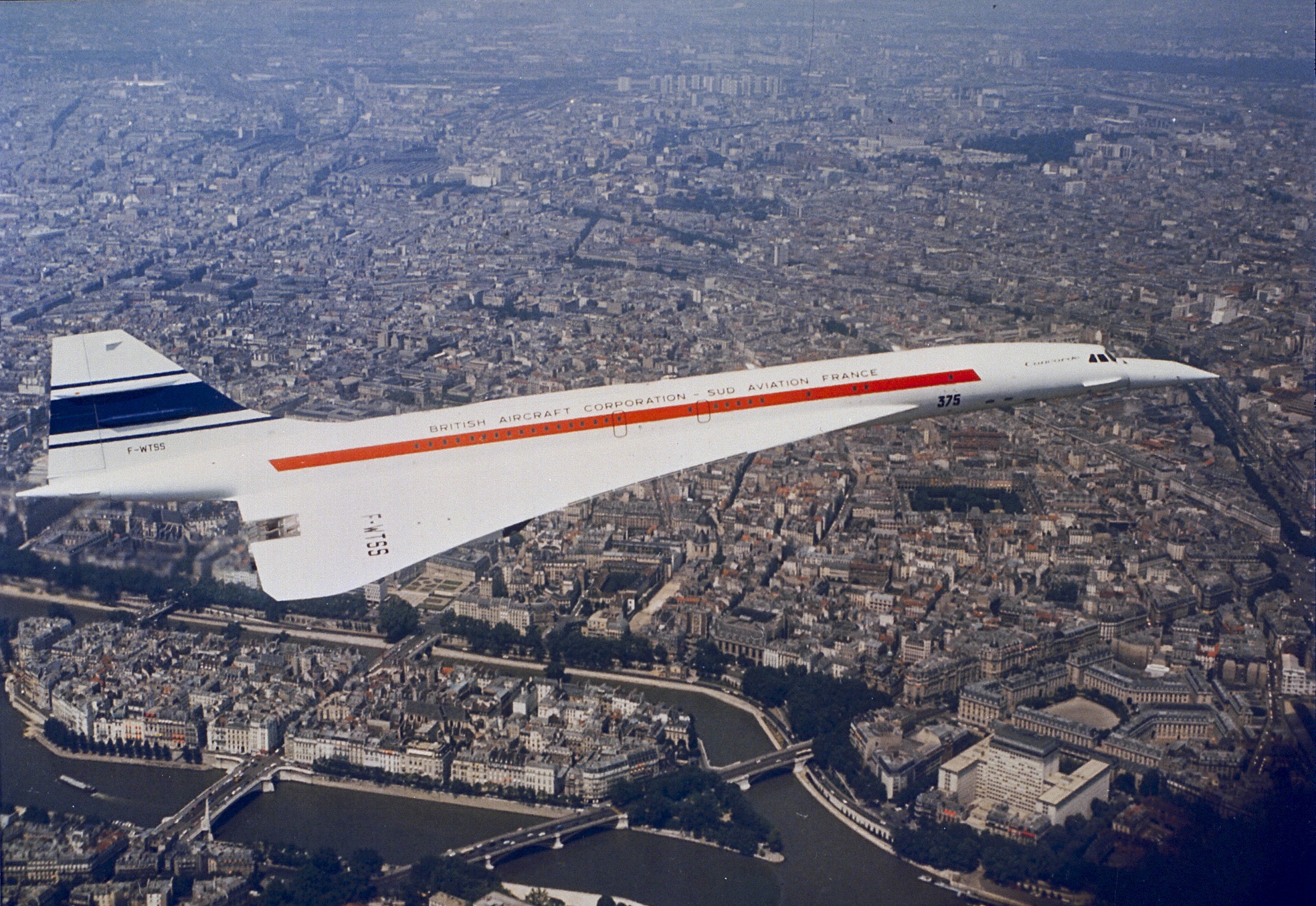 Avion Concorde en aluminium sur socle 1969-2003 Sud Aviation longueur 46cm 
