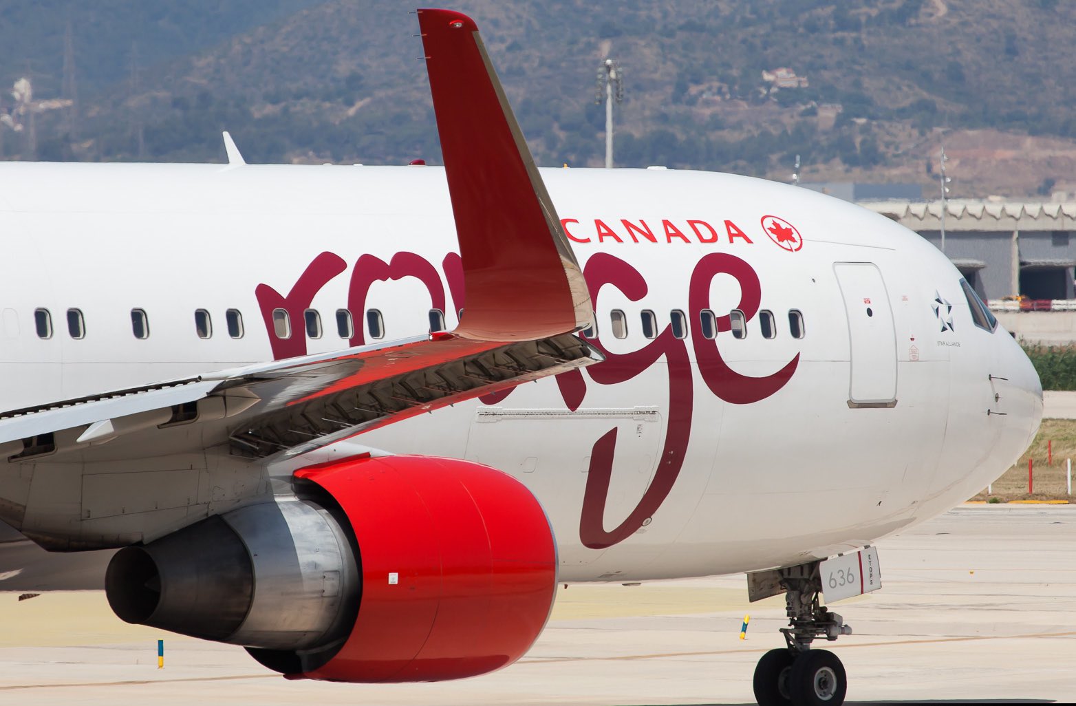 Air Canada Rouge Boeing 767-333(ER)(WL) cn 25588 C-FMXC