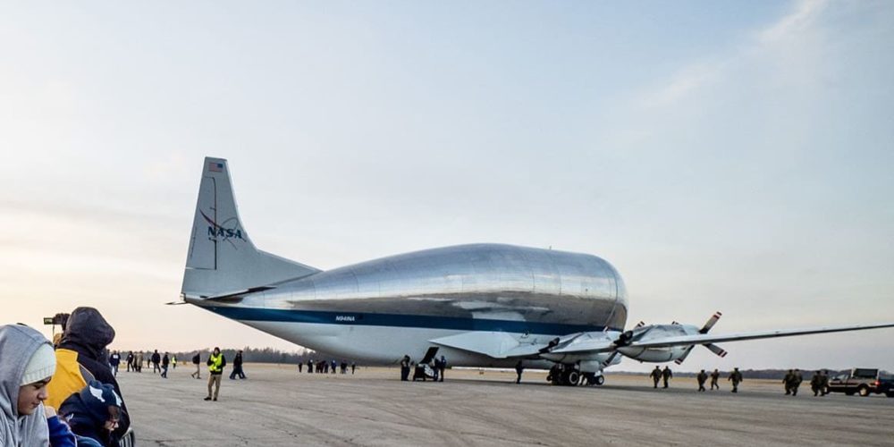 Super Guppy transportant Orion