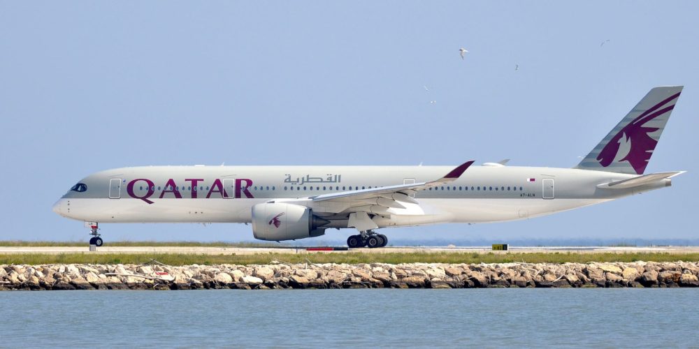 Qatar Airways A350-900 au roulage à Nice (NCE)