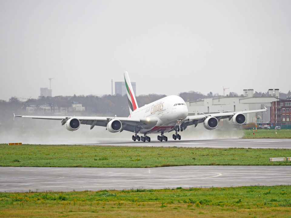1er vol avec la livrée complète Emirates depuis Hambourg