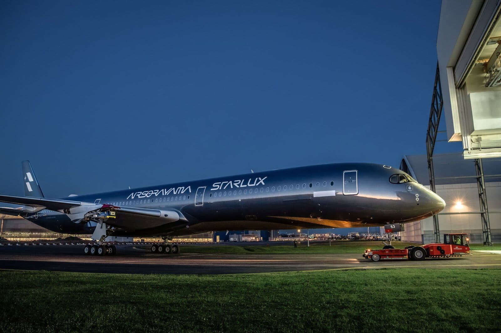 A350-1000 STARLUX AIRSORAYAMA Silver B-5855